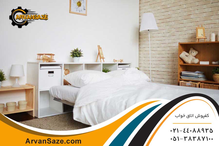 یک اتاق خواب زیبا همراه با کفپوش موکت با رنگ روشن